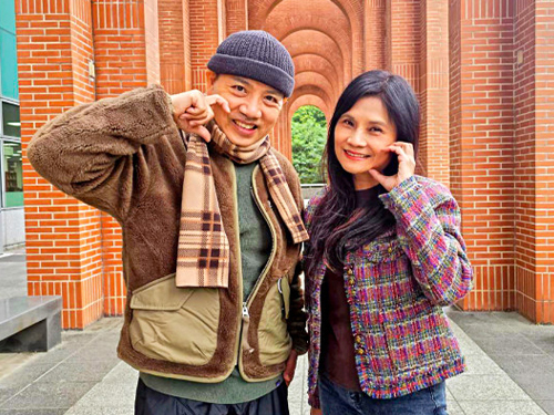 胡如虹（右）和她的藝人朋友陳凱倫。（記者胡舜翔攝）